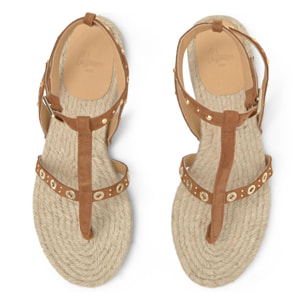 Sandalia plana de dedo Pati en ante y tachuelas