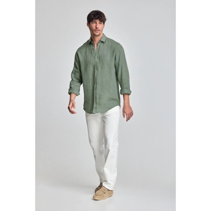 Camicia verde bottiglia in lino tinta in capo con monogramma ricamato