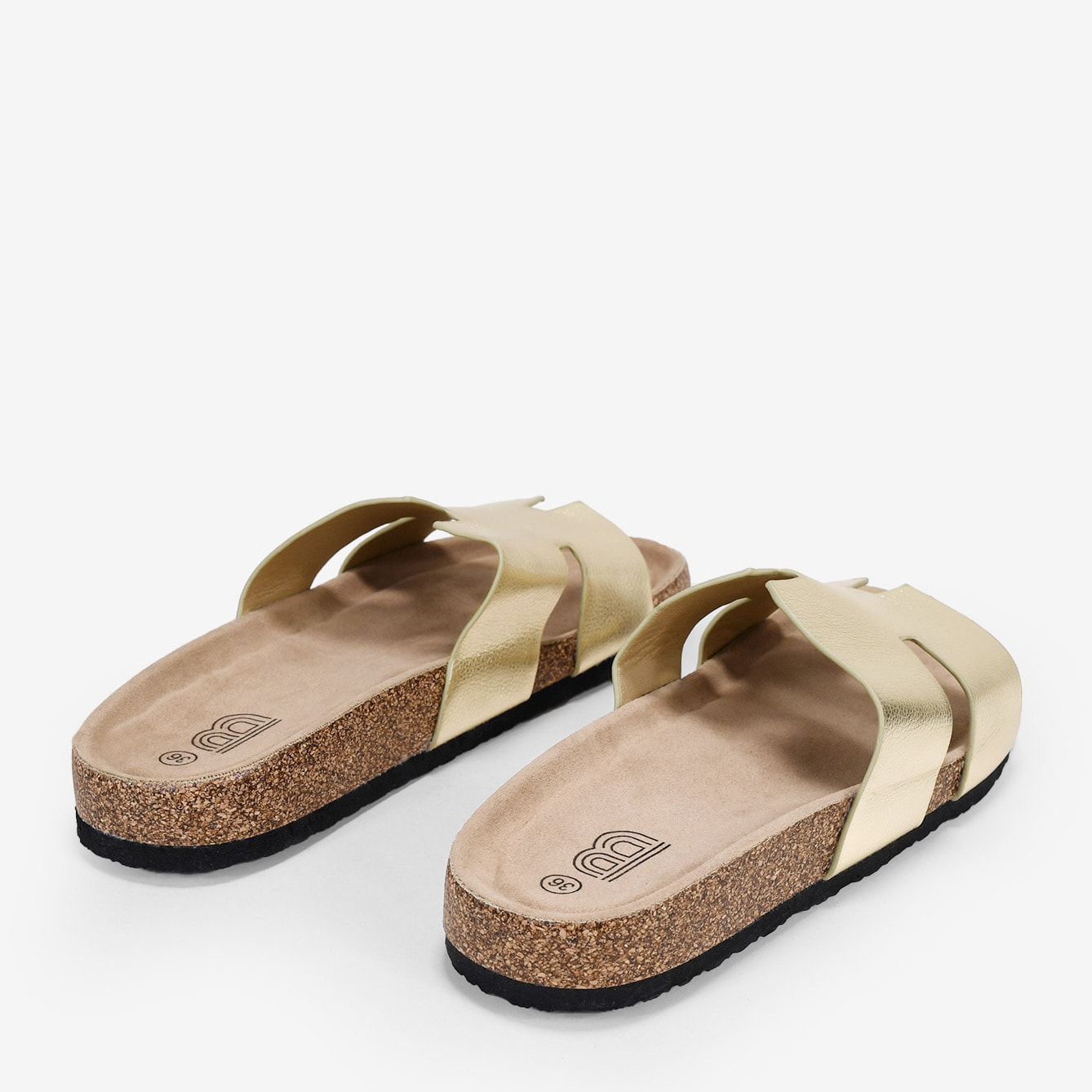 Sandalias planas doradas con suela de corcho