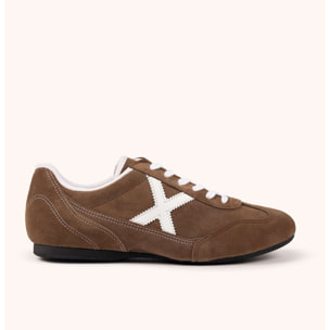 Zapatilla urbana de ante marrón con diseño contemporáneo MUNICH DRIFT 06