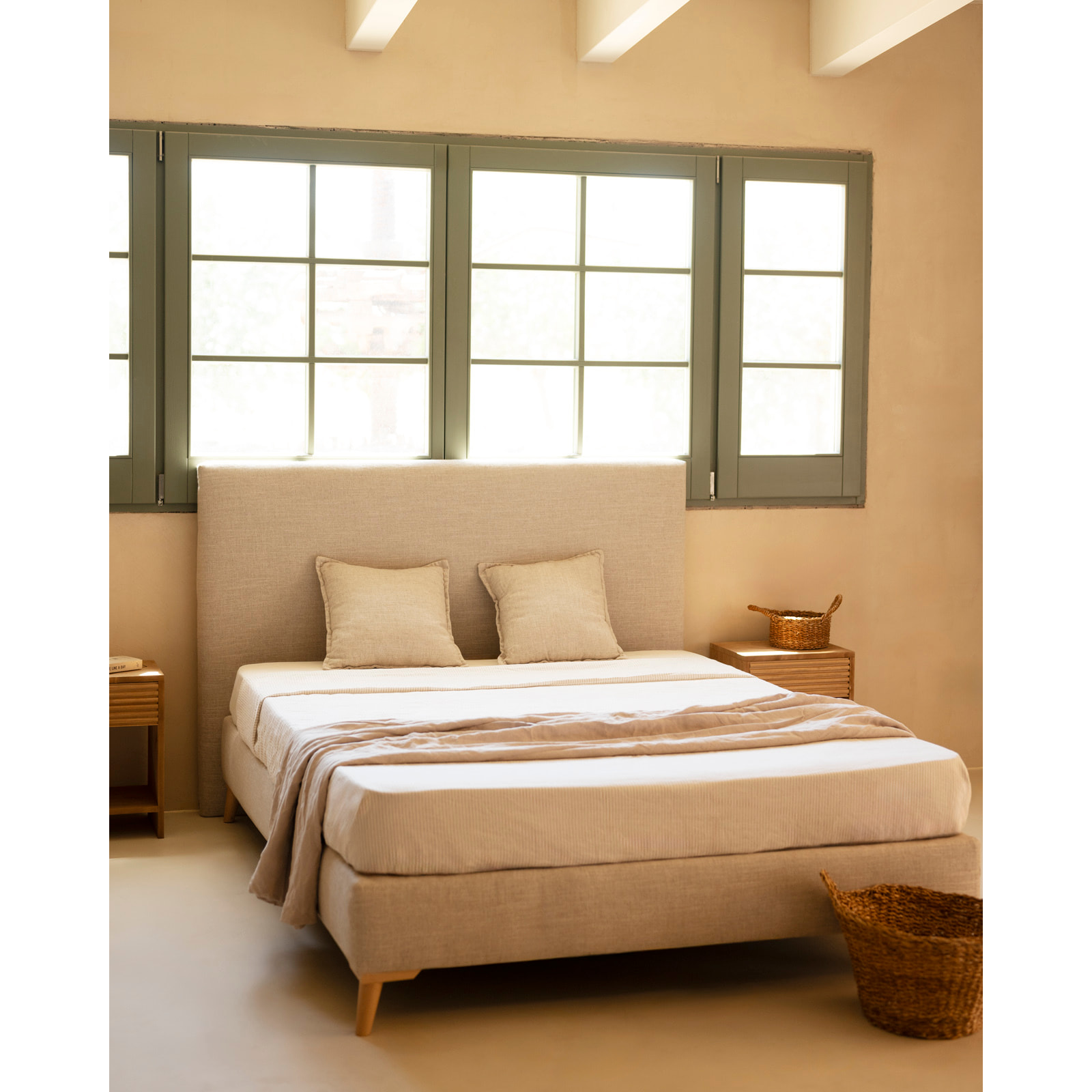 Lit rembourré en lin beige pour les matelas en différentes tailles