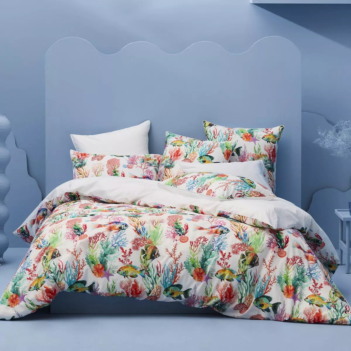 Lot h.couette +taies percale de coton 115 g/m² imprimé rouge canard Naia arc en ciel