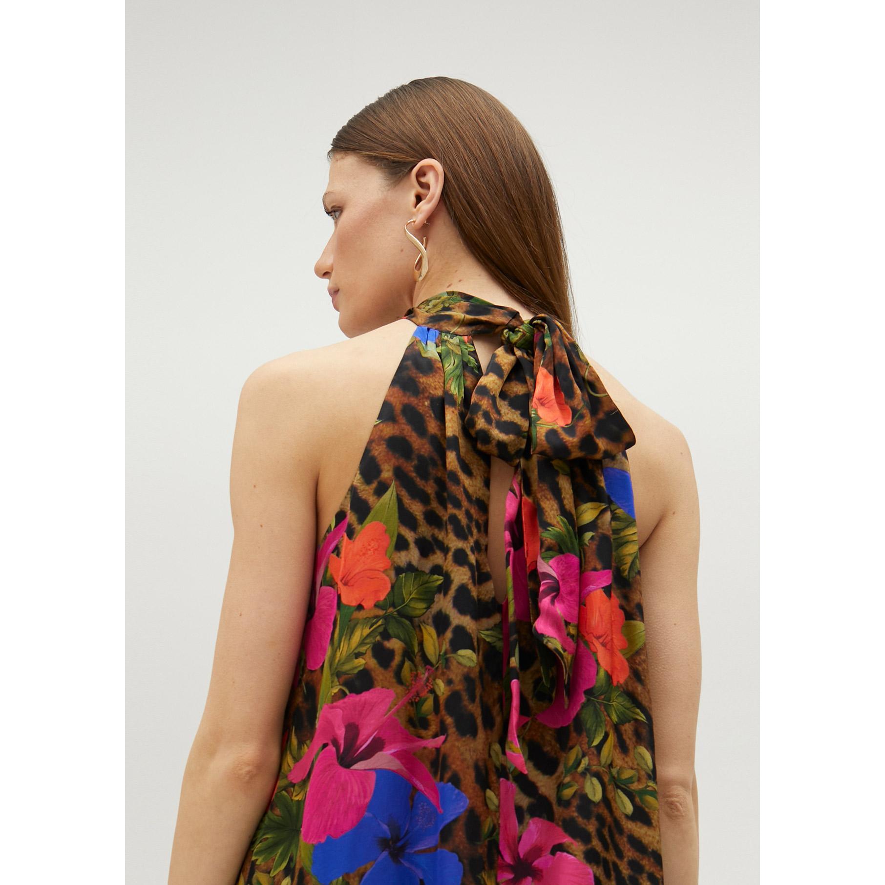 Top voluminoso all'americana con stampa floreale e animalier