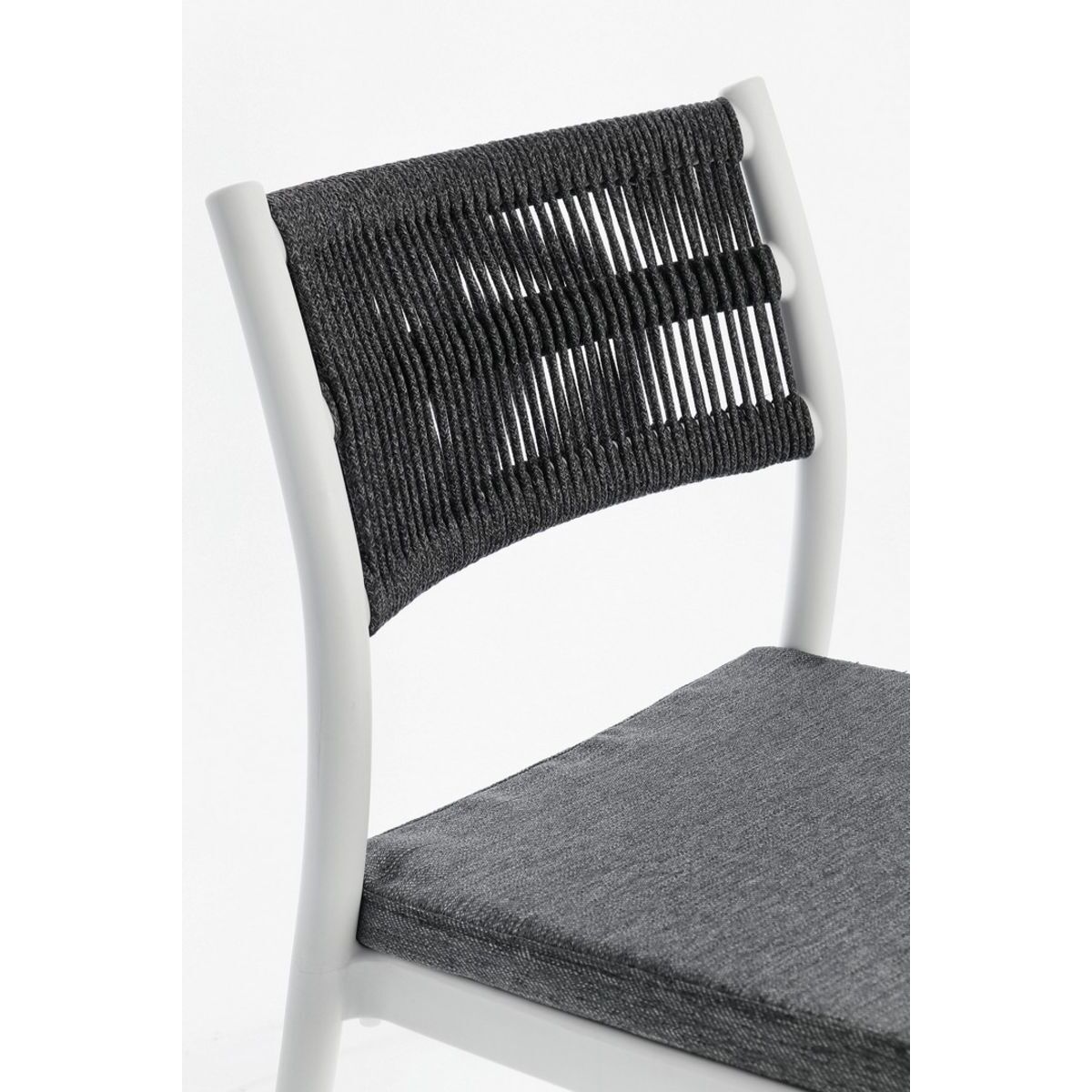 Set di 4 sedie ALVIN in polipropilene bianco e corda intrecciata grigio scuro, impilabili
