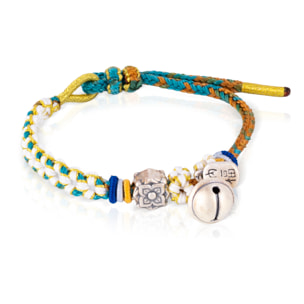 Pulsera artesanal de hilo de poliéster con cierre regulable y detalles en plata de ley 925.