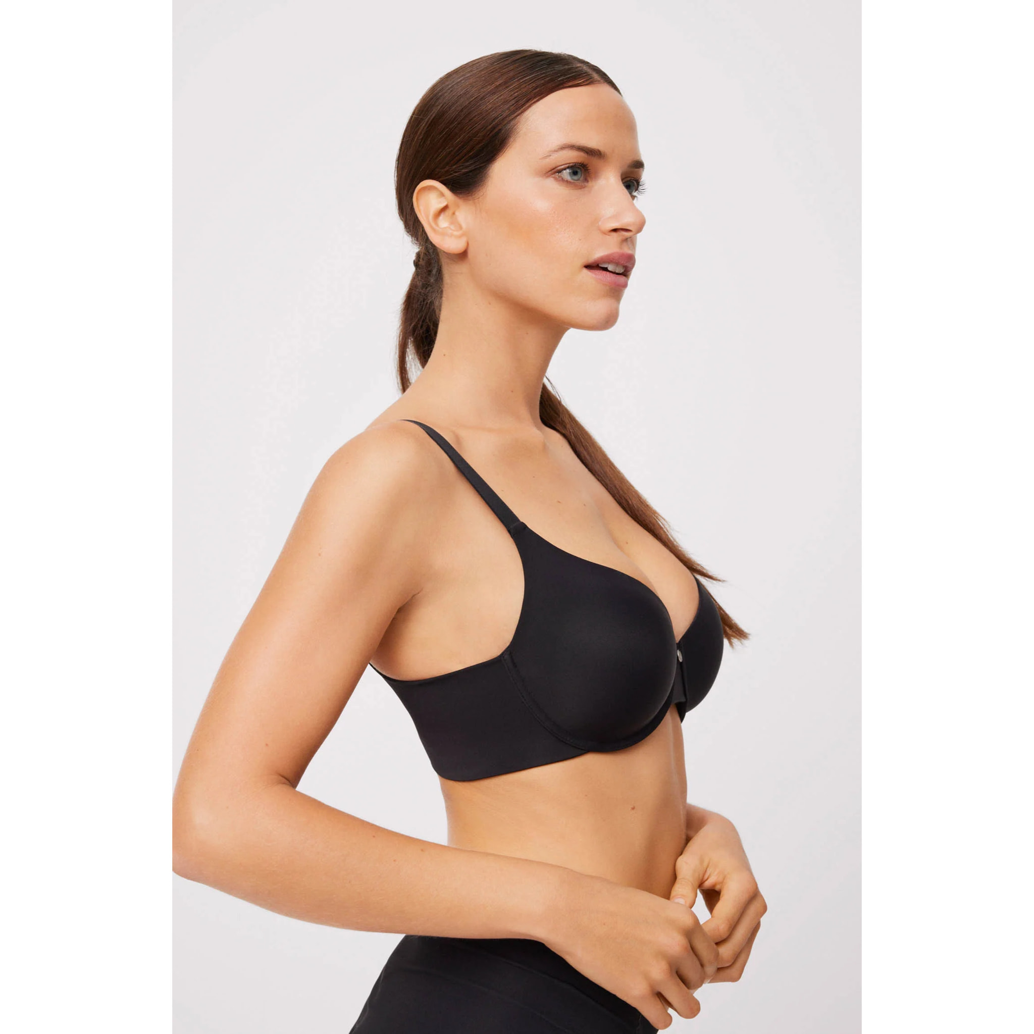 Reggiseno imbottito nero con ferretto e chiusura ampia, coppe B e C