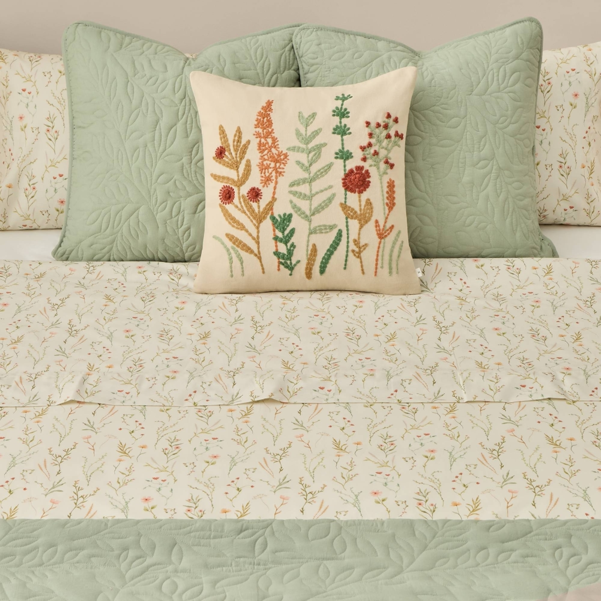 Colcha acolchada con motivos vegetales Rito color verde Poliéster