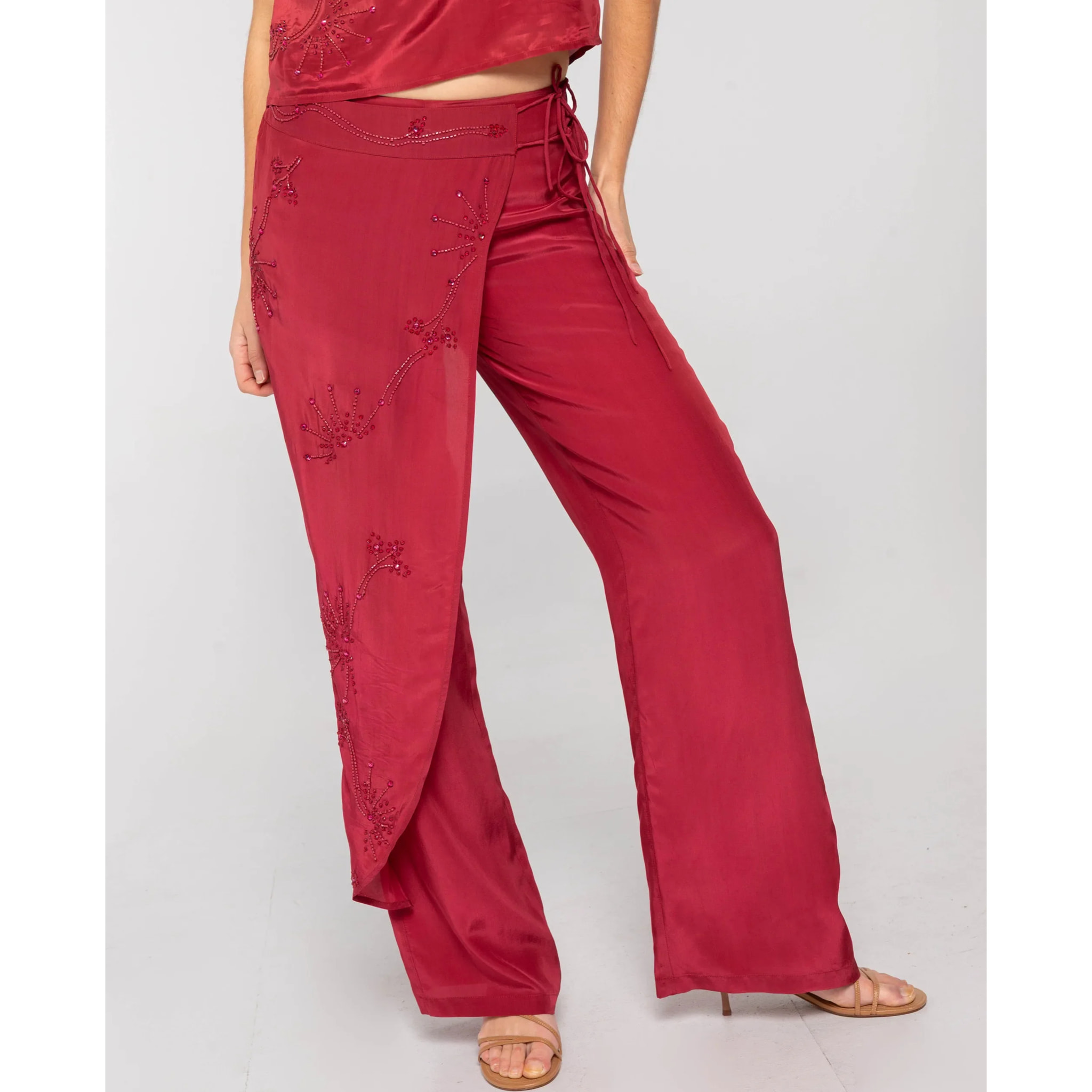 Pantalón de vestir con sobre capa bordada con abalorios de mujer