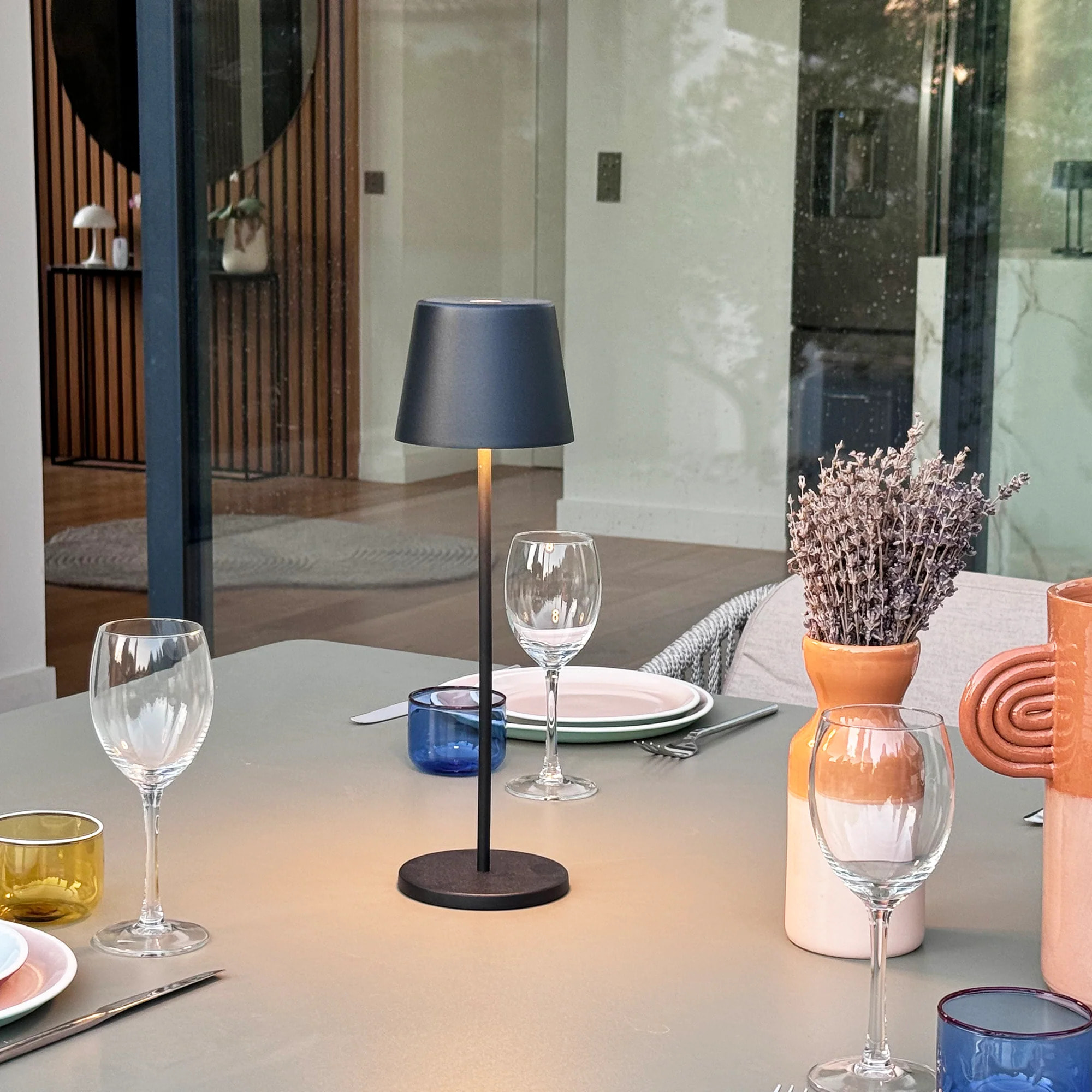 6 Lampes de table KELLY Noir H38cm + base de chargement