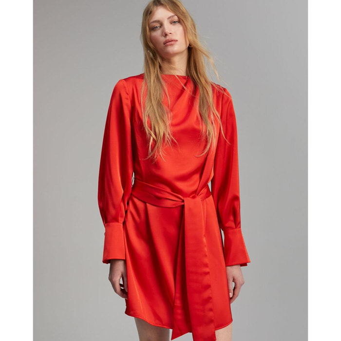 Abito corto in raso con maniche annodate