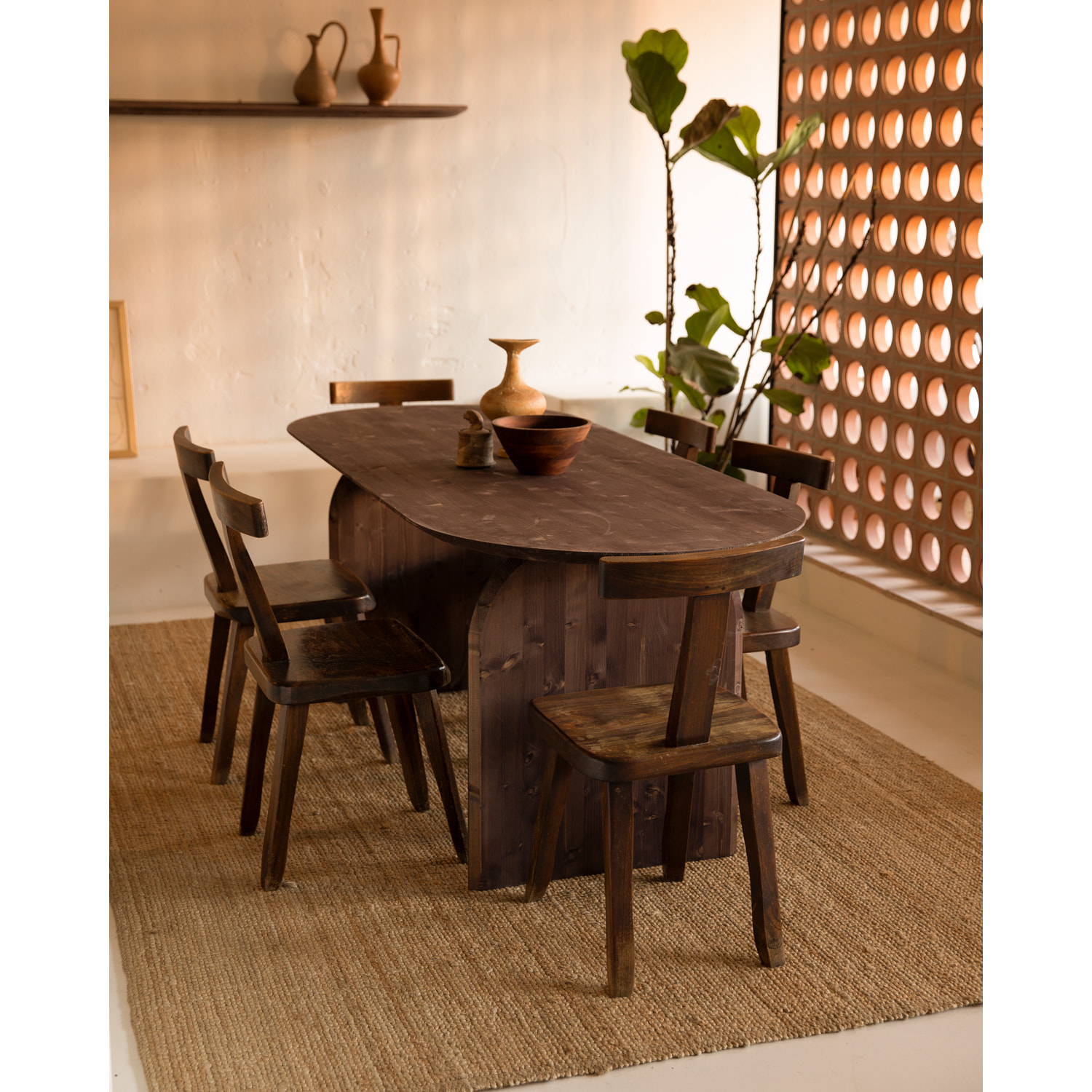 Table à manger ovale en bois massif ton noyer en différentes tailles