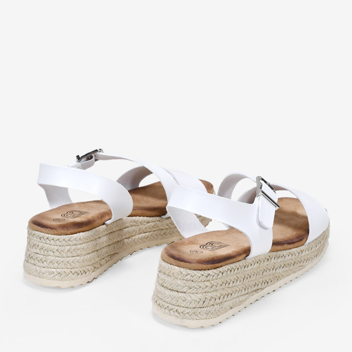Sandalias de plataforma blancas con esparto
