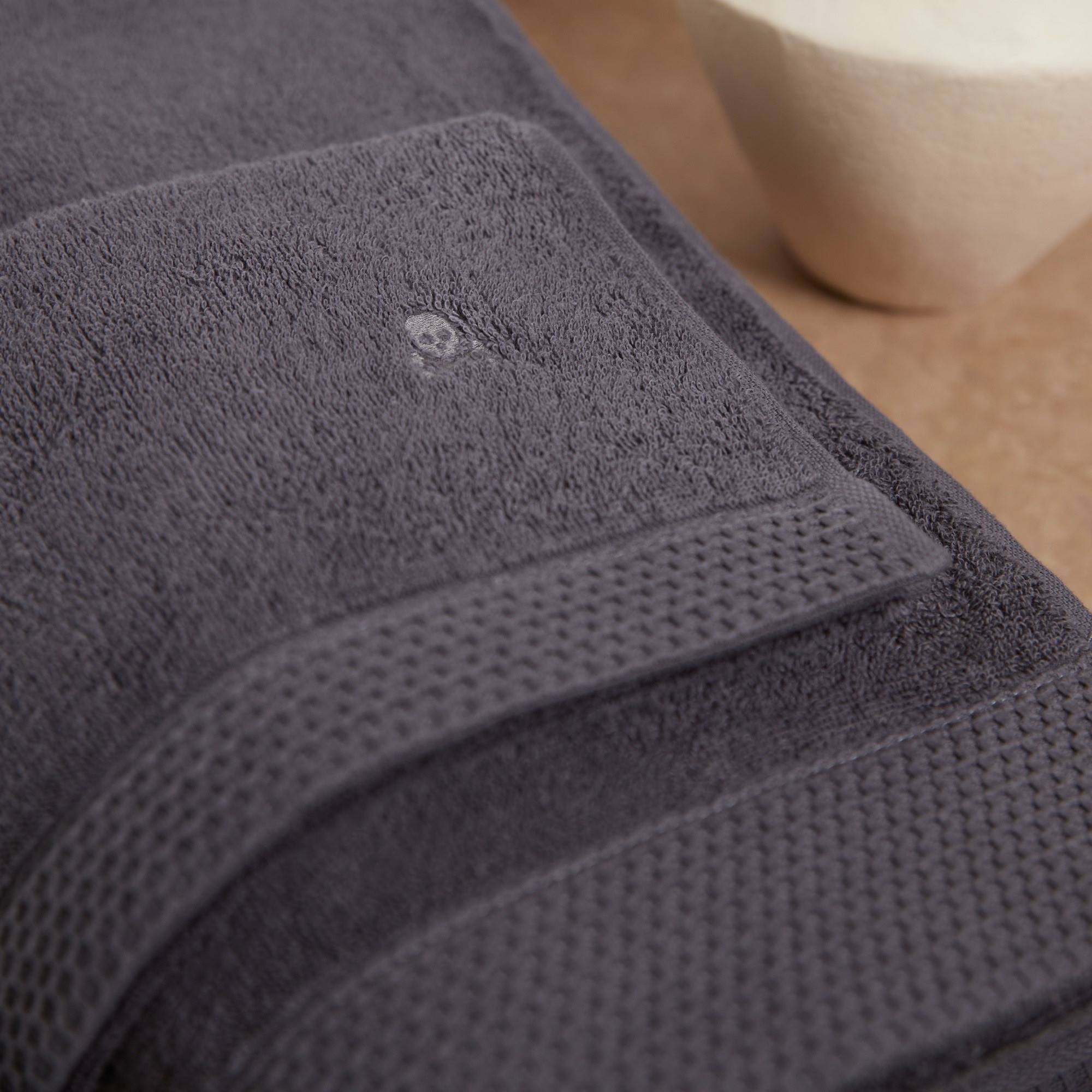 Juego de toallas nidus (30x50cm + 50x100cm + 90x150cm) 100% algodón en color gris con logo bordado scalpers home