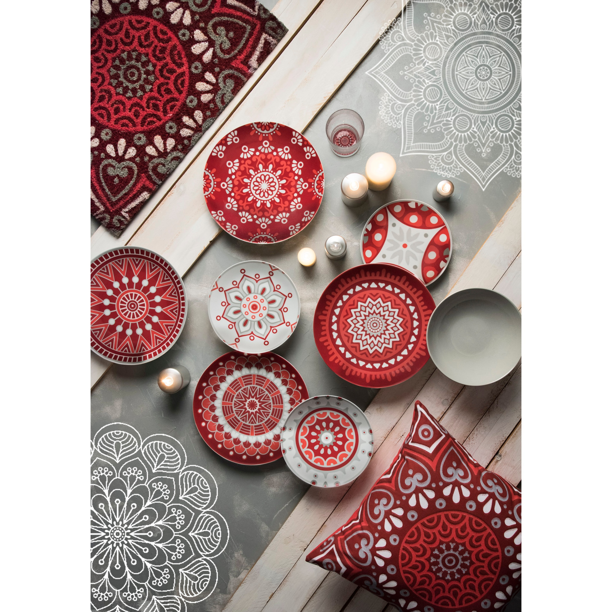 Servizio piatti 18 pezzi Excelsa - Mandala Red, porcellana e stoneware rosso