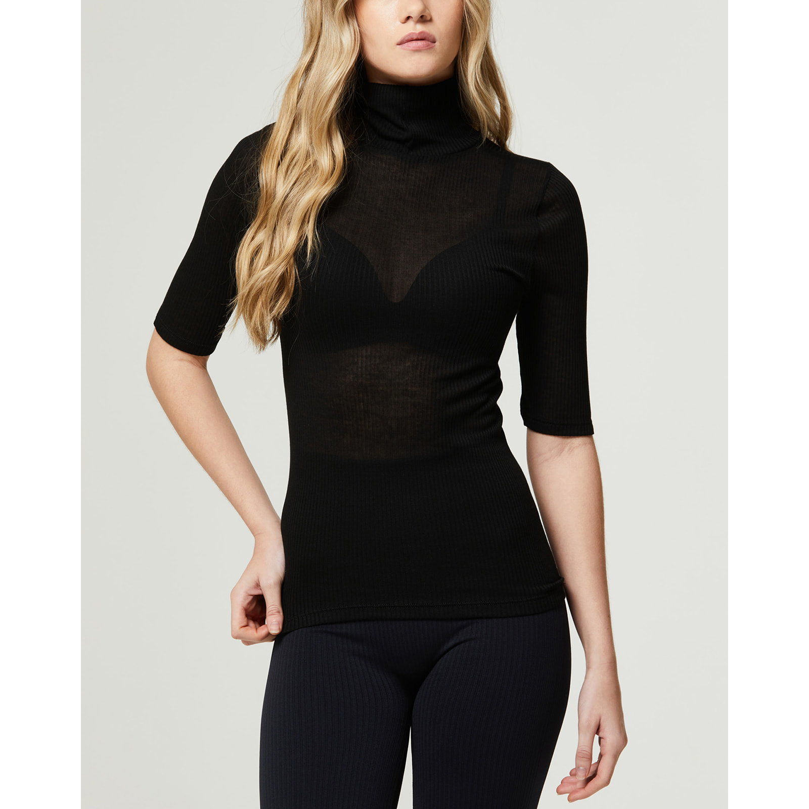 Maglia rib manica corta collo alto in modal cashmere a costine