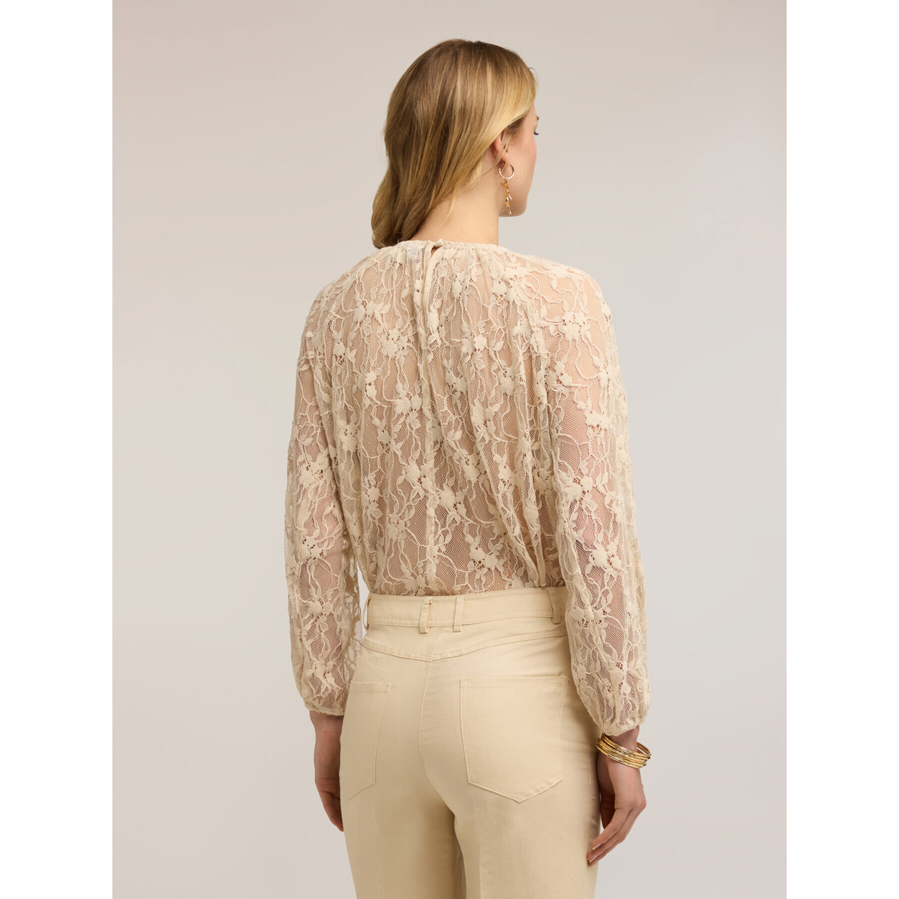Motivi - Blusa in pizzo con maniche lunghe - Beige