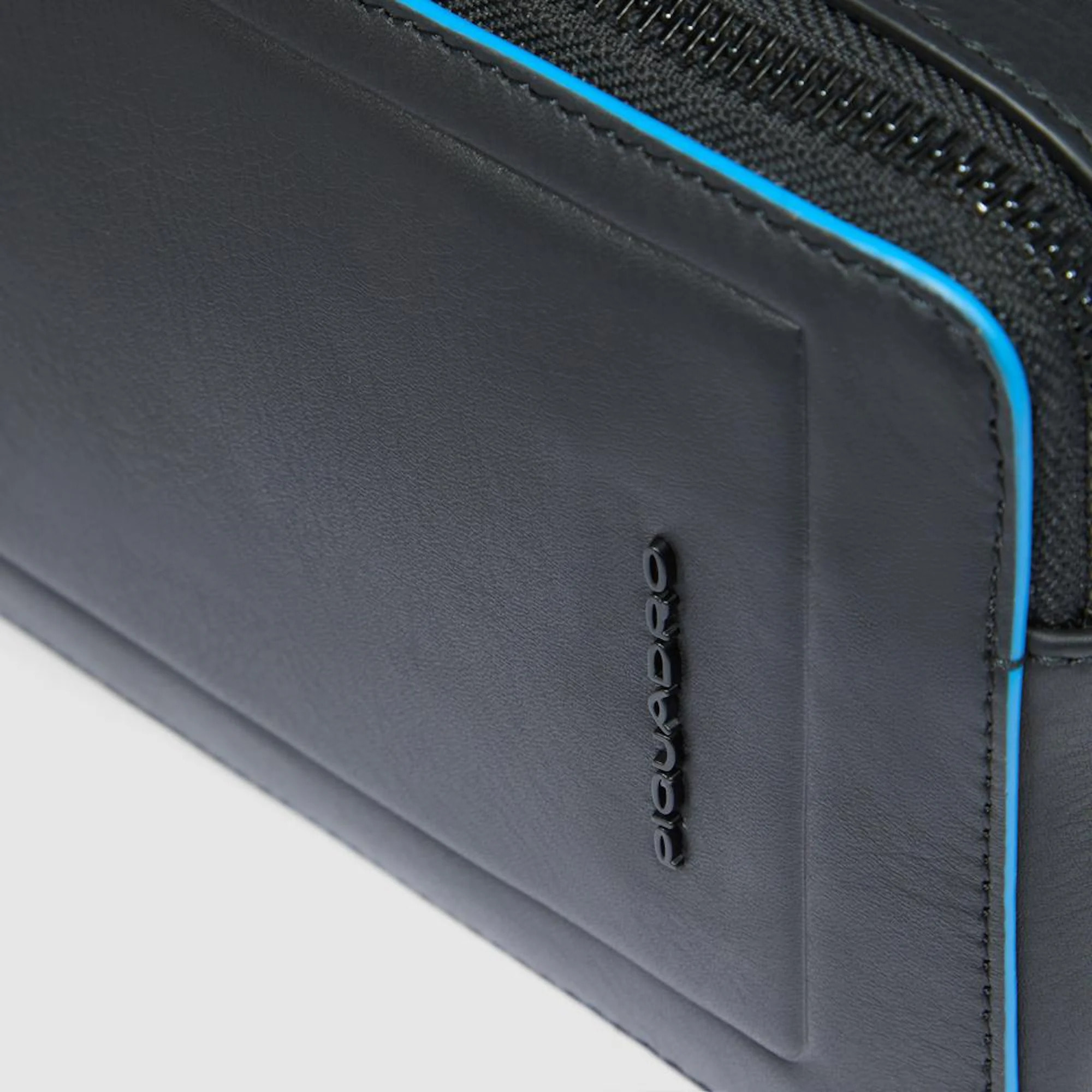 Piquadro Pochette in pelle a due scomparti con polsiera rimovibile