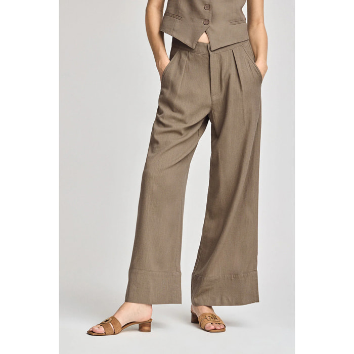 Pantalón color taupe Deia de algodón y lino con detalles Polo Club