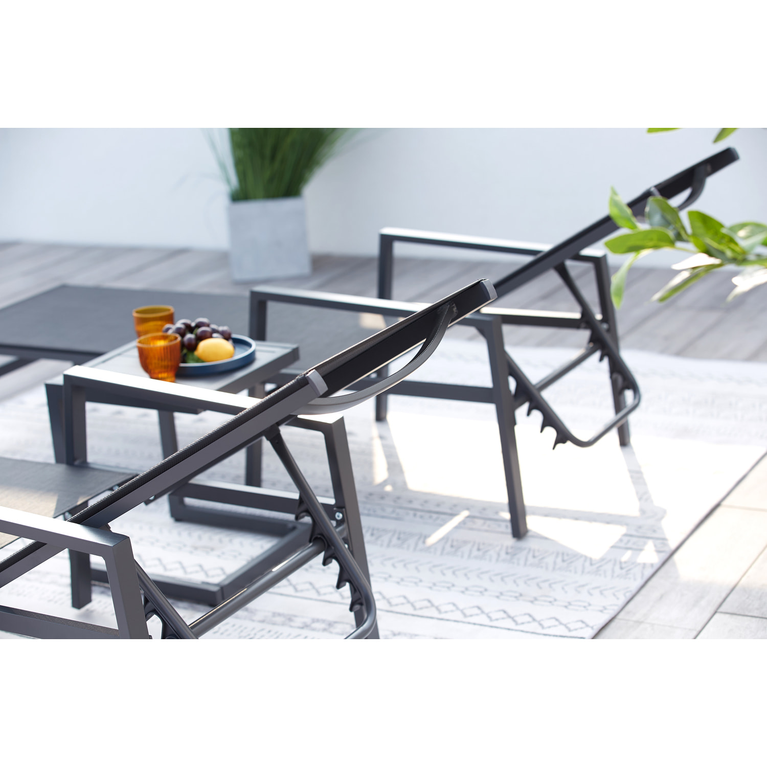 Lot de 2 transats et une table d'appoint noir SITGES