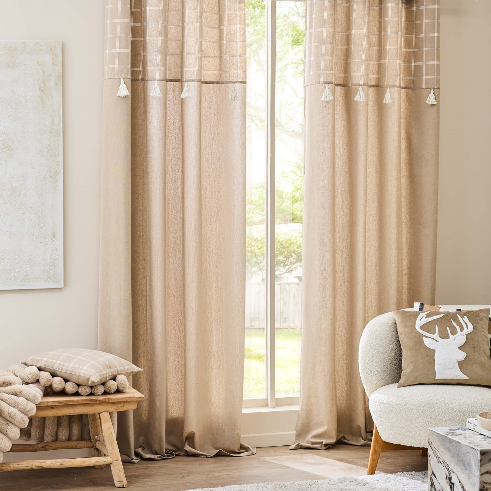Rideau à œillets avec haut à carreaux et pompons en polycoton - Sable