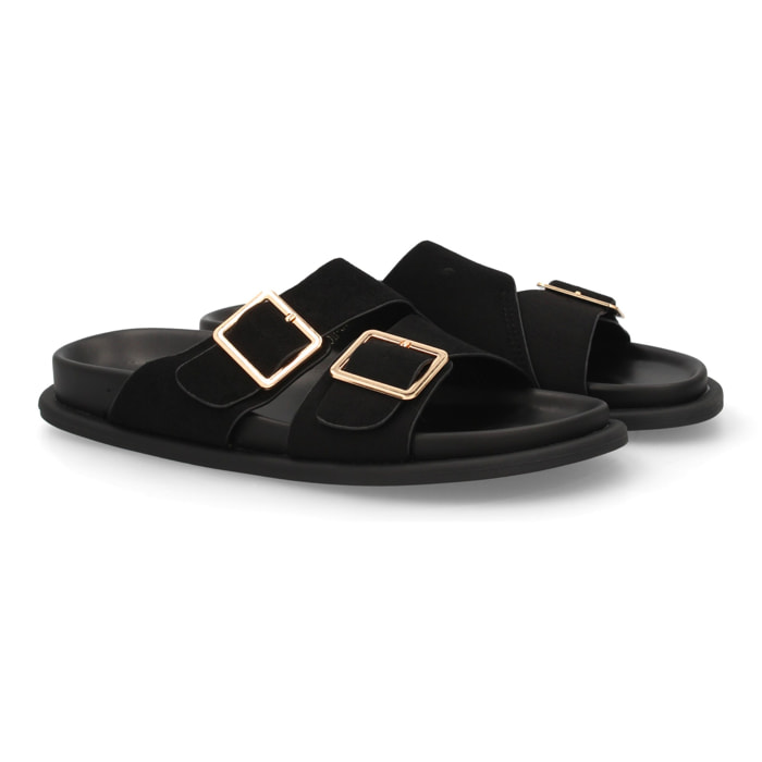 Sandalia plana con doble hebilla para mujer.