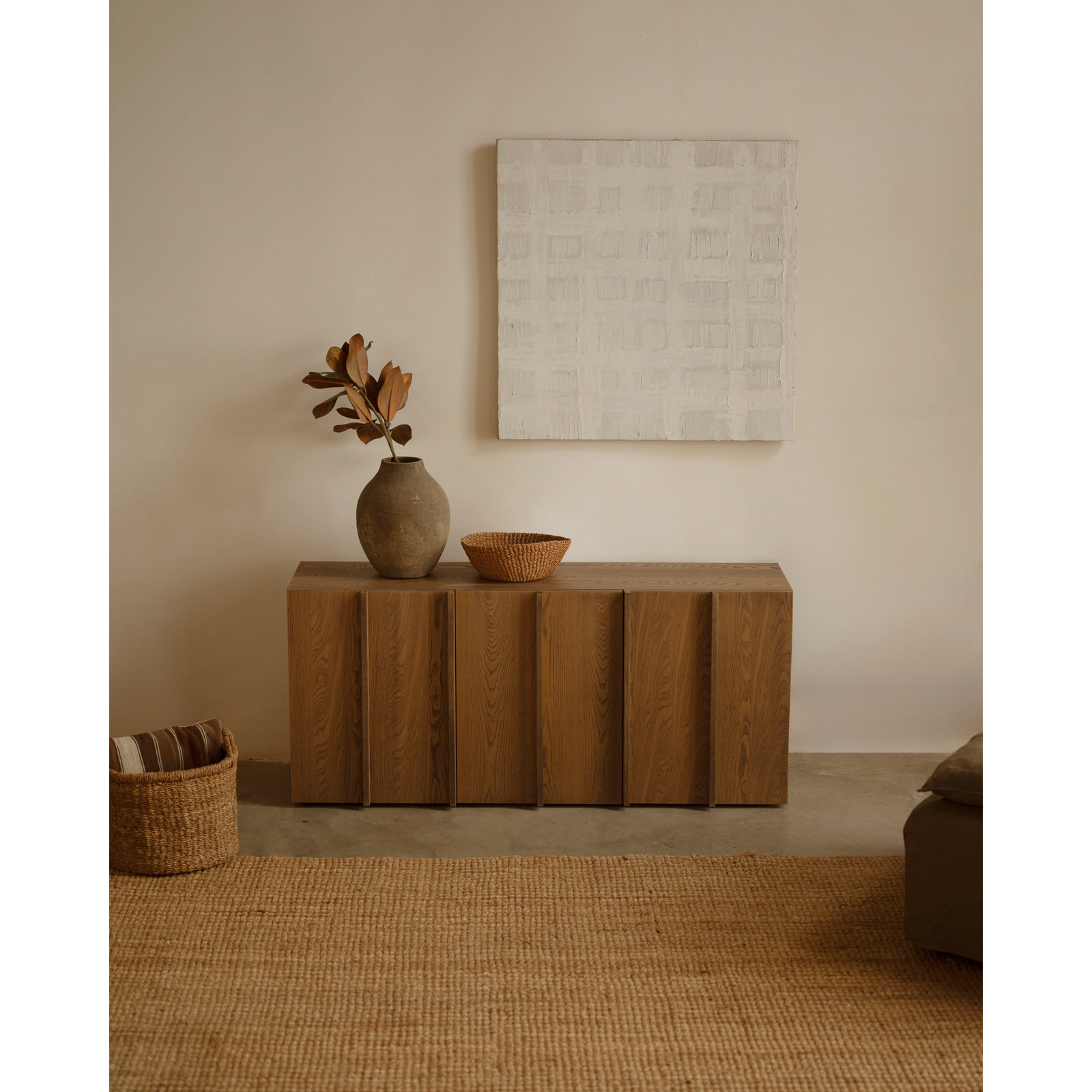 Buffet en placage de frêne naturel avec lattes en teinte noisette en différentes tailles Hauteur: 70 Longueur: 160 Largeur: 40