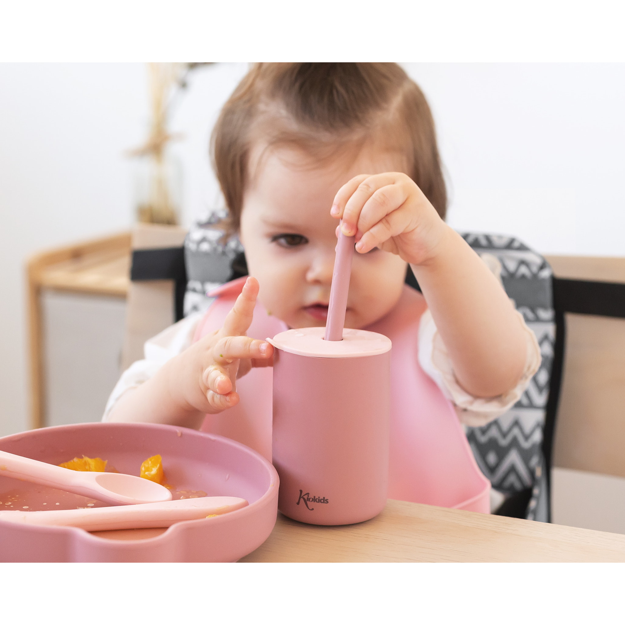 2 VASOS EN SILICONA ROSA CON PAJITA