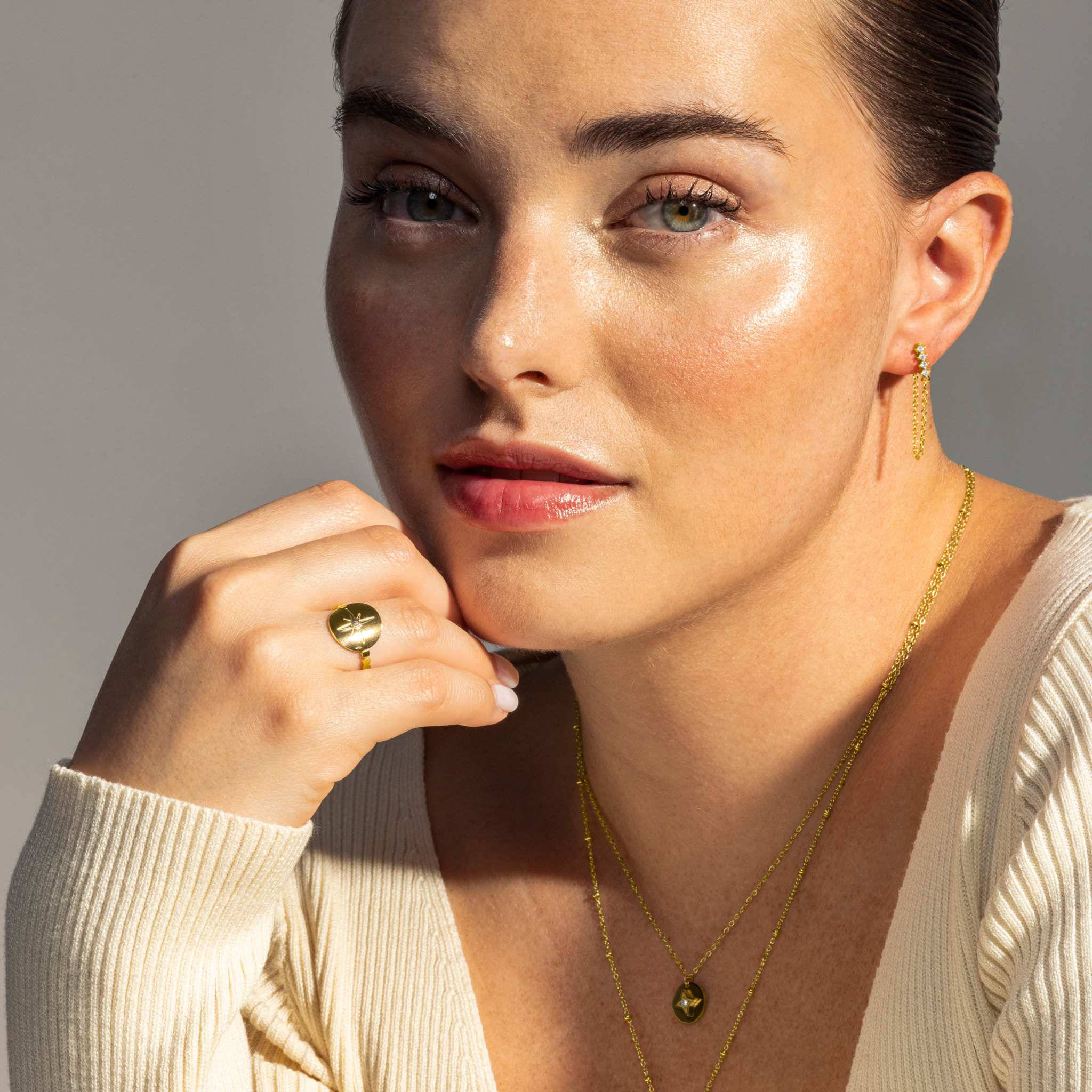 Anillo de Circonita Brillante acabado en oro amarillo de 18K- Leri