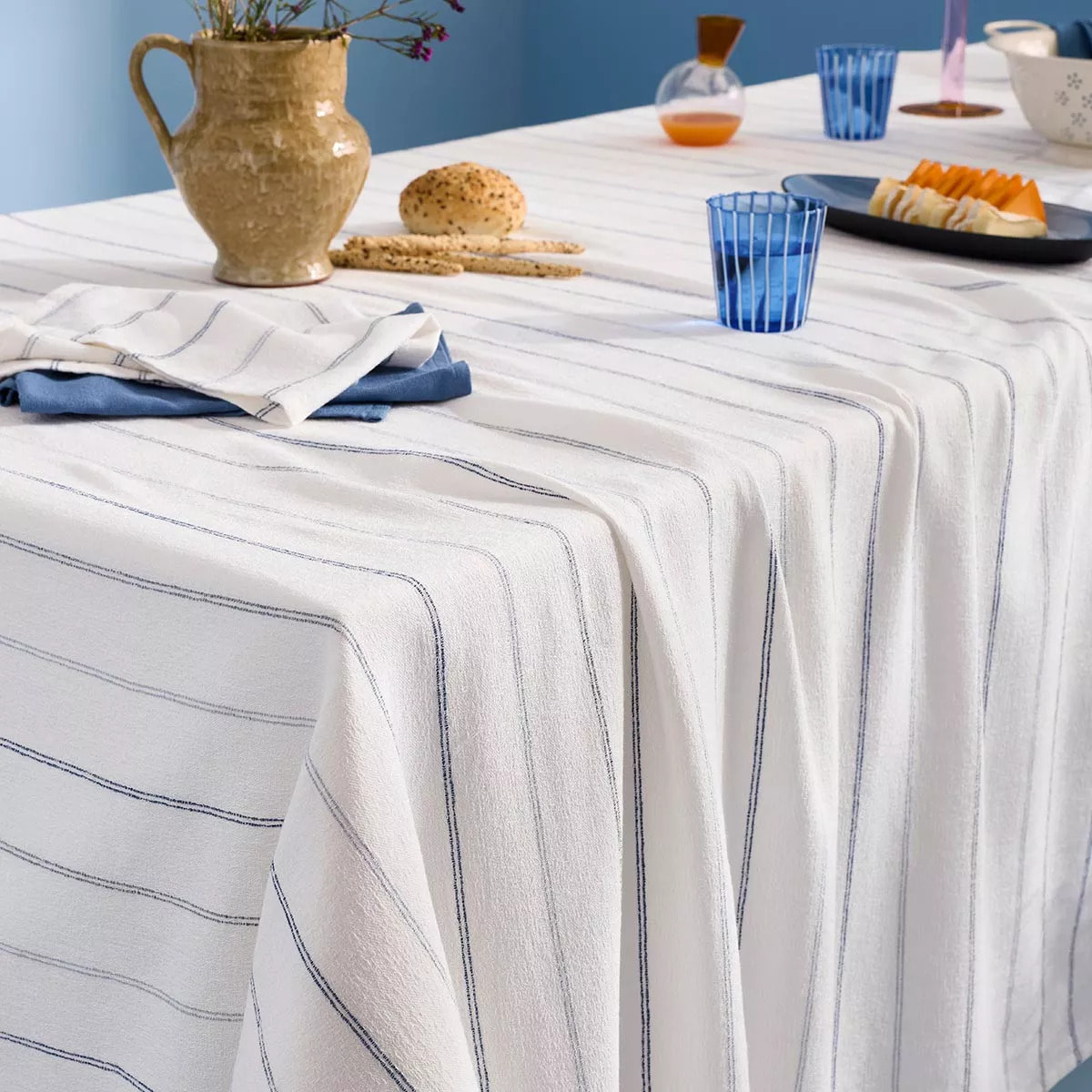Nappe pur coton lavé motif jacquard blanc bleu Rimini blu