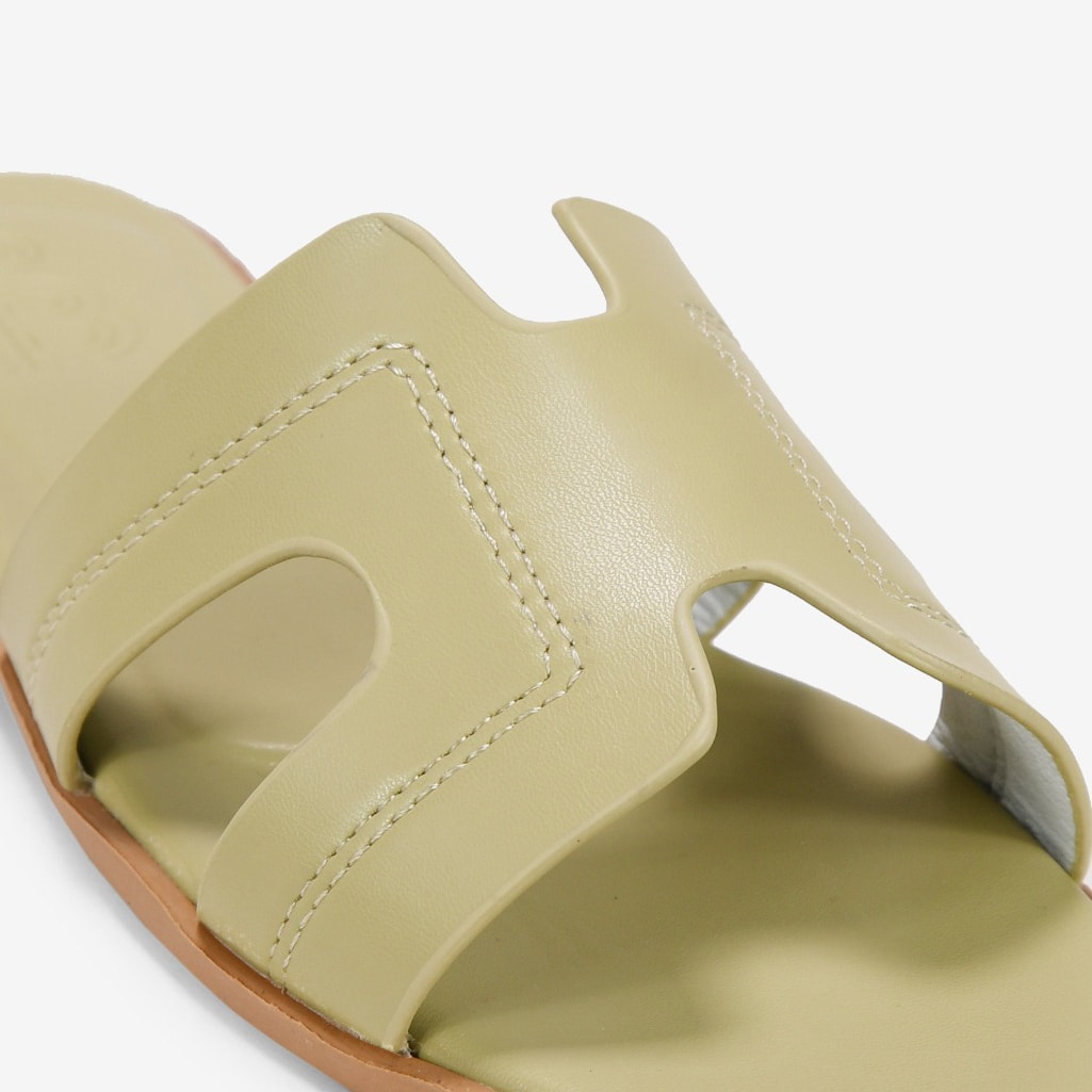 Sandalias planas verdes destalonadas