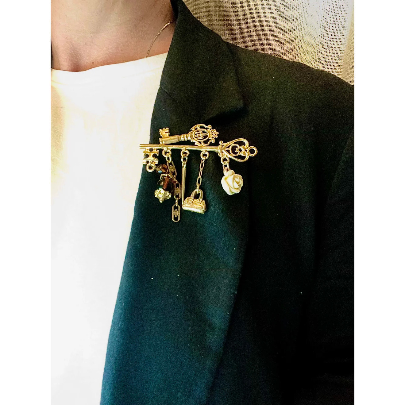 Collar largo Key Club charms pendant en dorado chapado latón