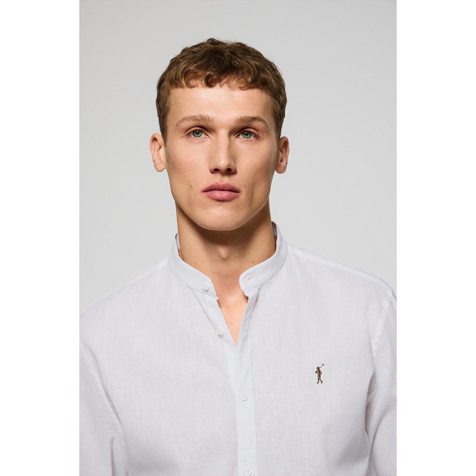 Camicia bianca con colletto alla coreana in lino-cotone con ricamo Rigby Go