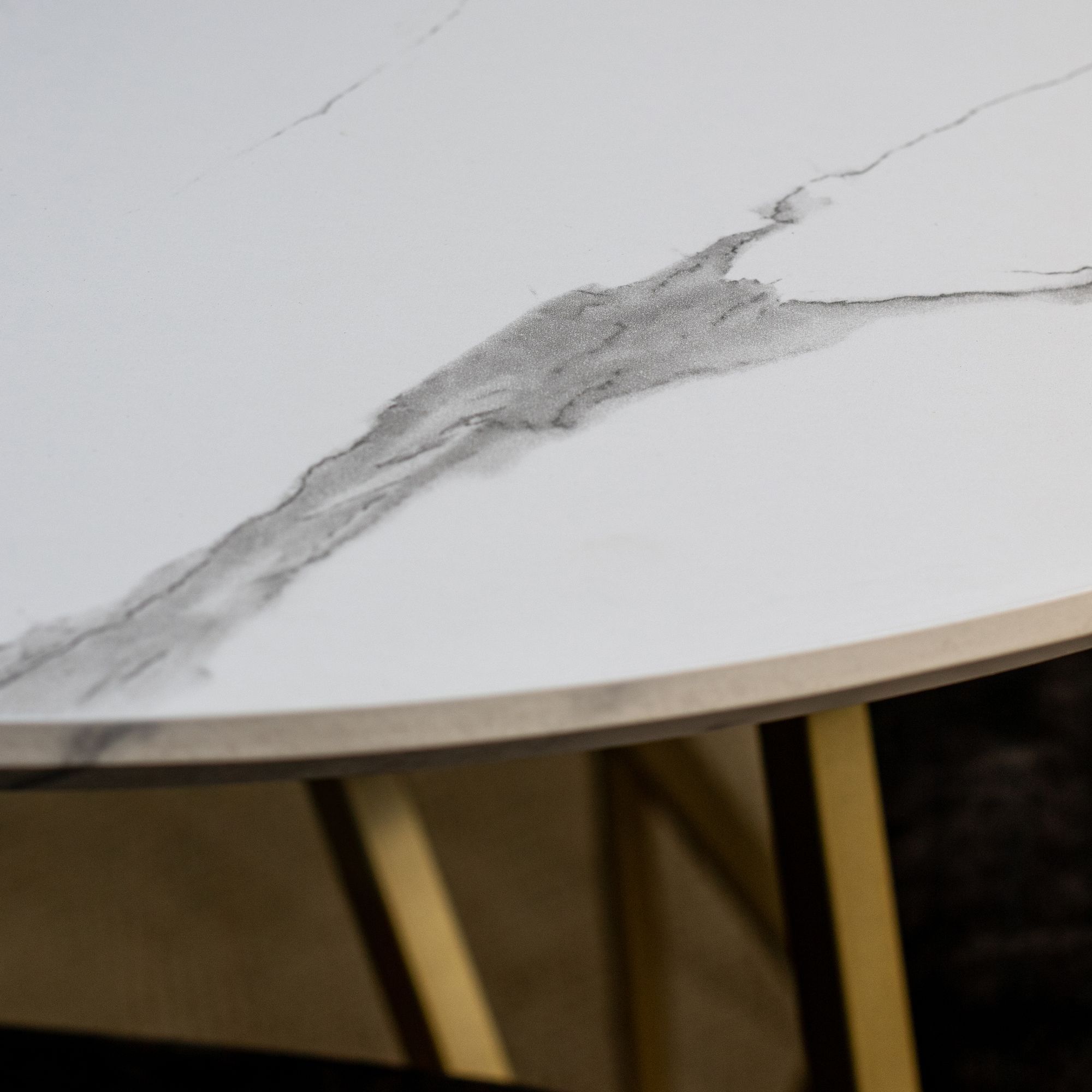 Table effet marbre et pieds en métal doré 100cm HOXTON