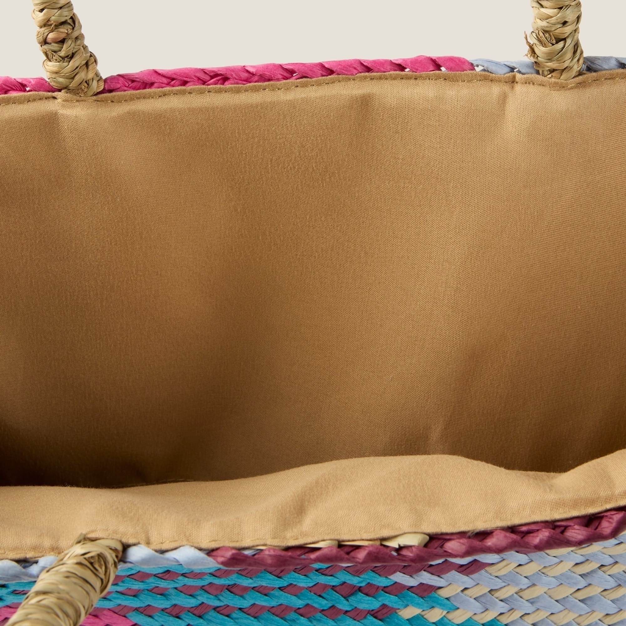 Capazo de playa en mimbre natural Zenda color rosa