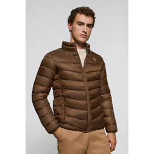 Chaqueta Chase ultralight marrón con parche Rigby Go