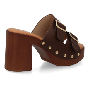 Sandalia plataforma mujer con hebillas y tachuelas
