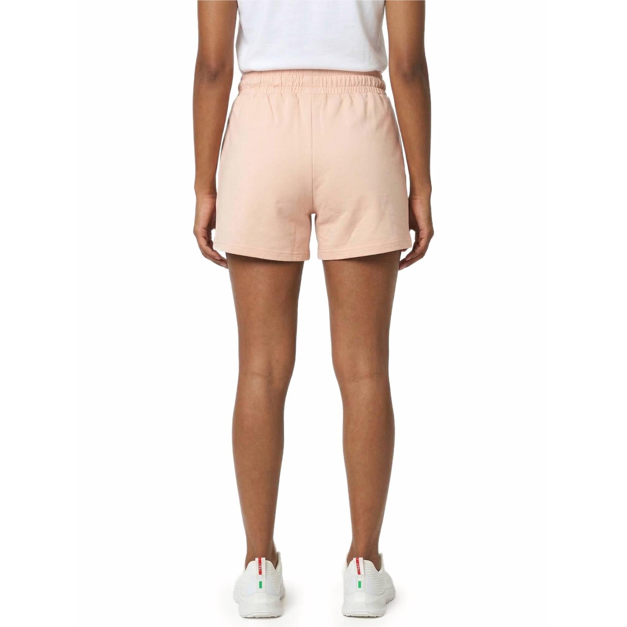 Mujer bajita nunca sin