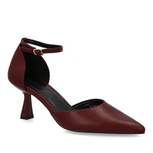 Zapato de salón con cierre de hebilla