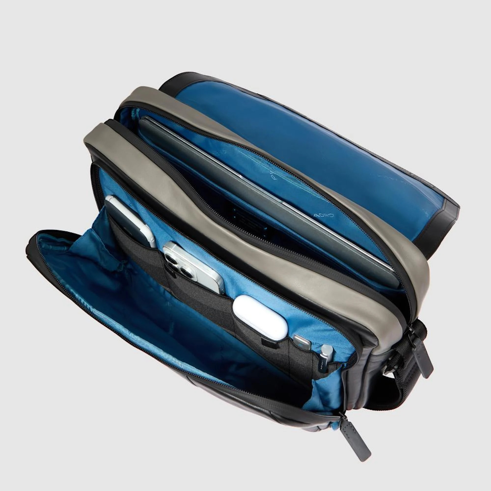 Piquadro Borsa messenger in pelle porta pc con tasca per AirPods®, protezioni antiurto e RFID
