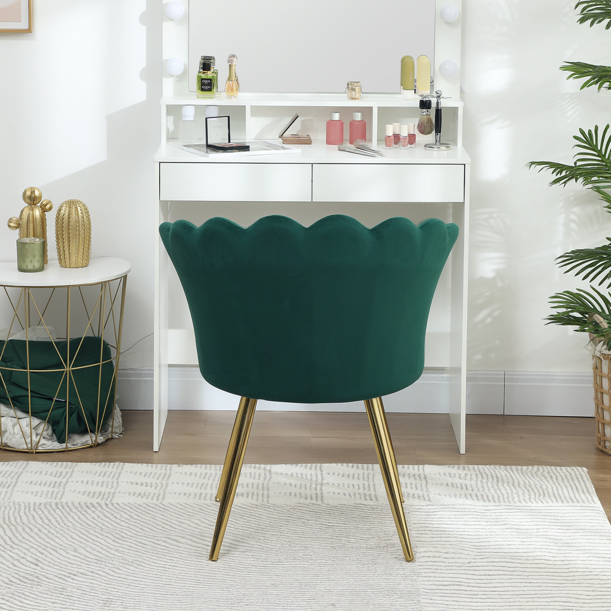 Chaise coquillage chaise design pieds métal dorés effilés velours vert émeraude