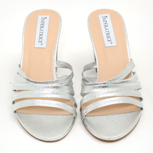 Sandali in simil pelle laminata con tacco comodo