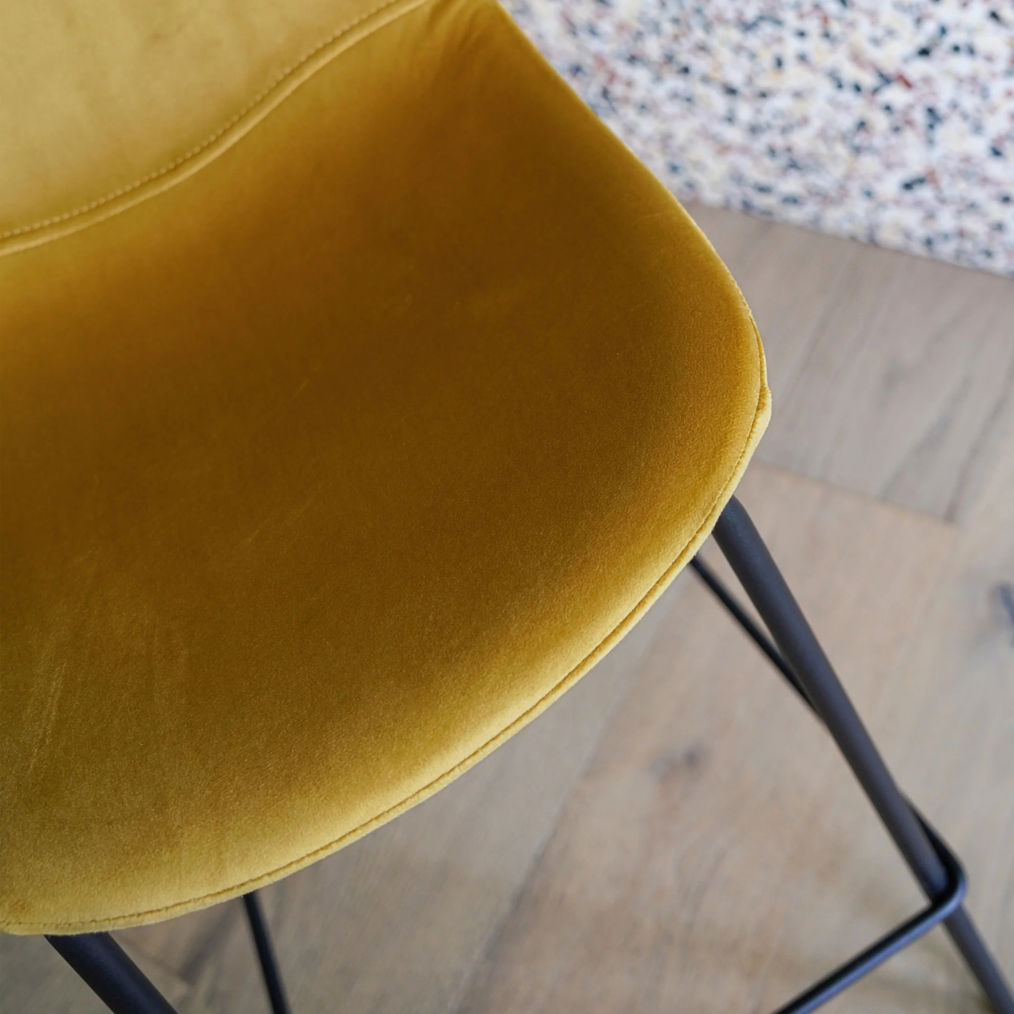 Lot de 2 chaises pour îlot central 65 cm en velours jaune - Henrik