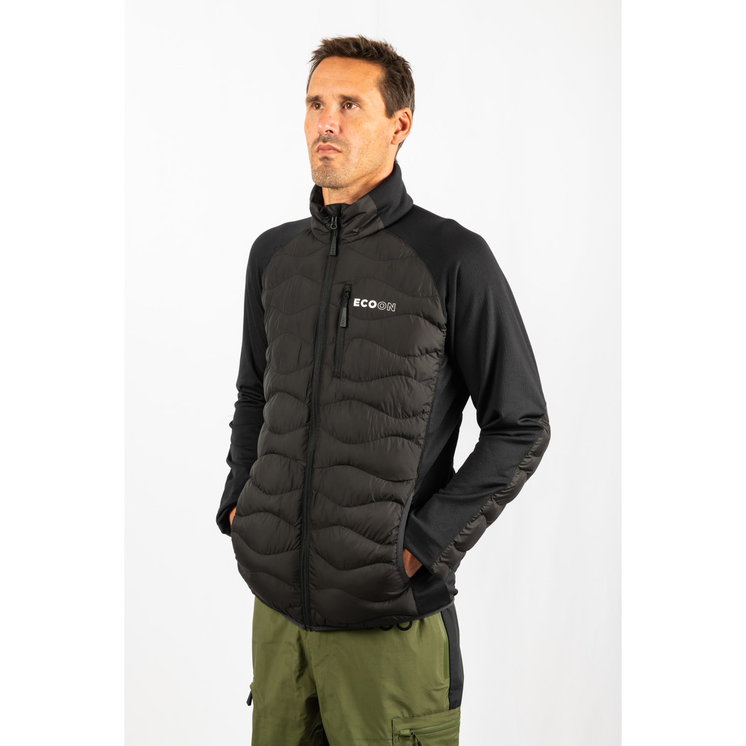 Chaqueta ECOActive Hybrid Insulated Jacket marca ECOON - Negro con marca en blanco