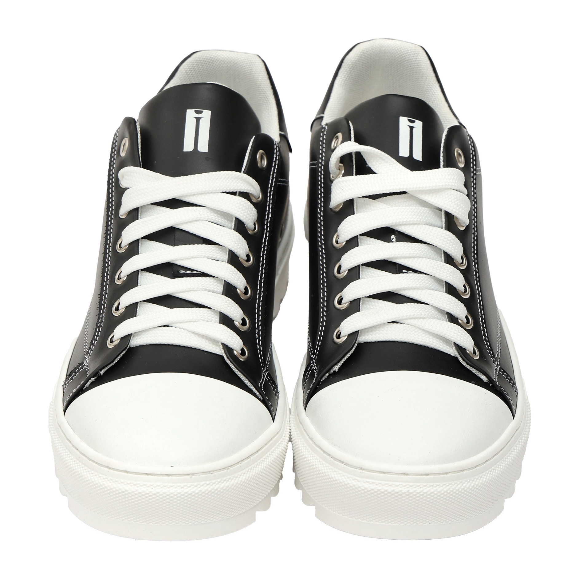 Sneakers in pelle con fondo in gomma