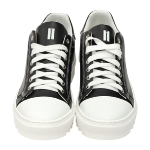 Sneakers in pelle con fondo in gomma