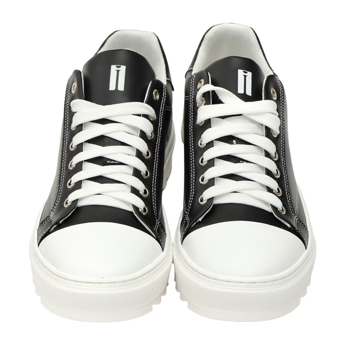 Sneakers in pelle con fondo in gomma