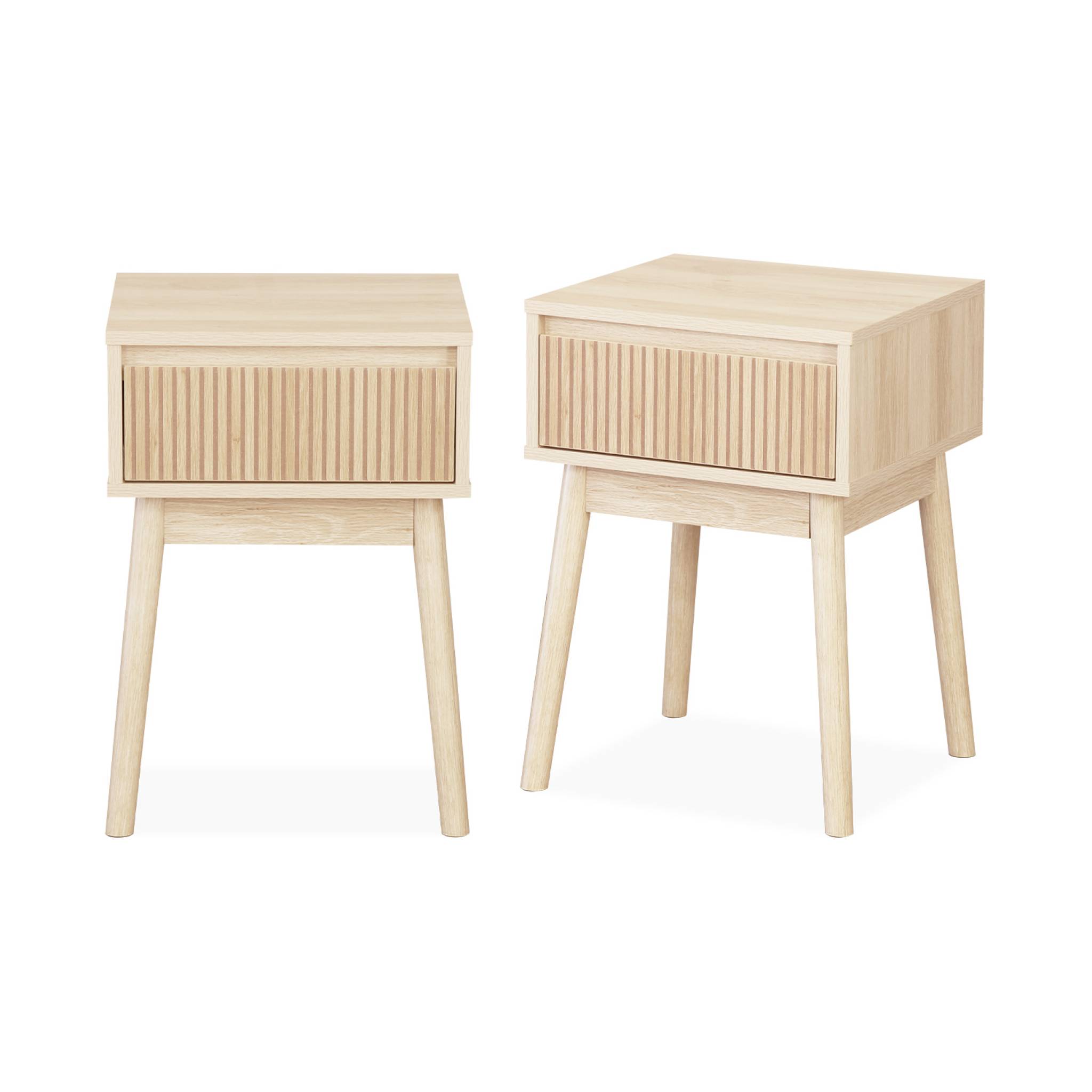 Lot de 2 tables de chevet avec un tiroir. Panneaux stratifiés couleur naturelle. Pied en bois de sapin.  L 39 x 39 x H 55.4cm LINEAR