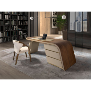 Silla con reposabrazos tapizado en tela aterciopelada en crema sus patas de madera en nogal 62x61x78cm