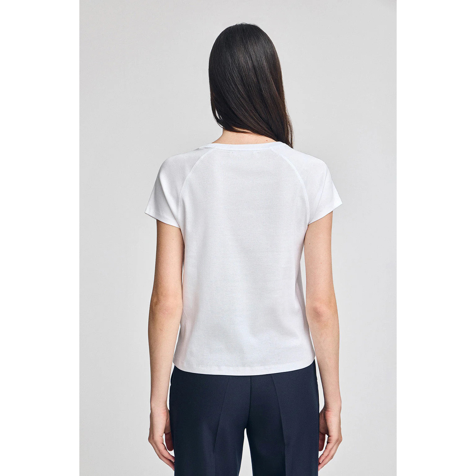 Camiseta blanca Hesperia con monograma bordado