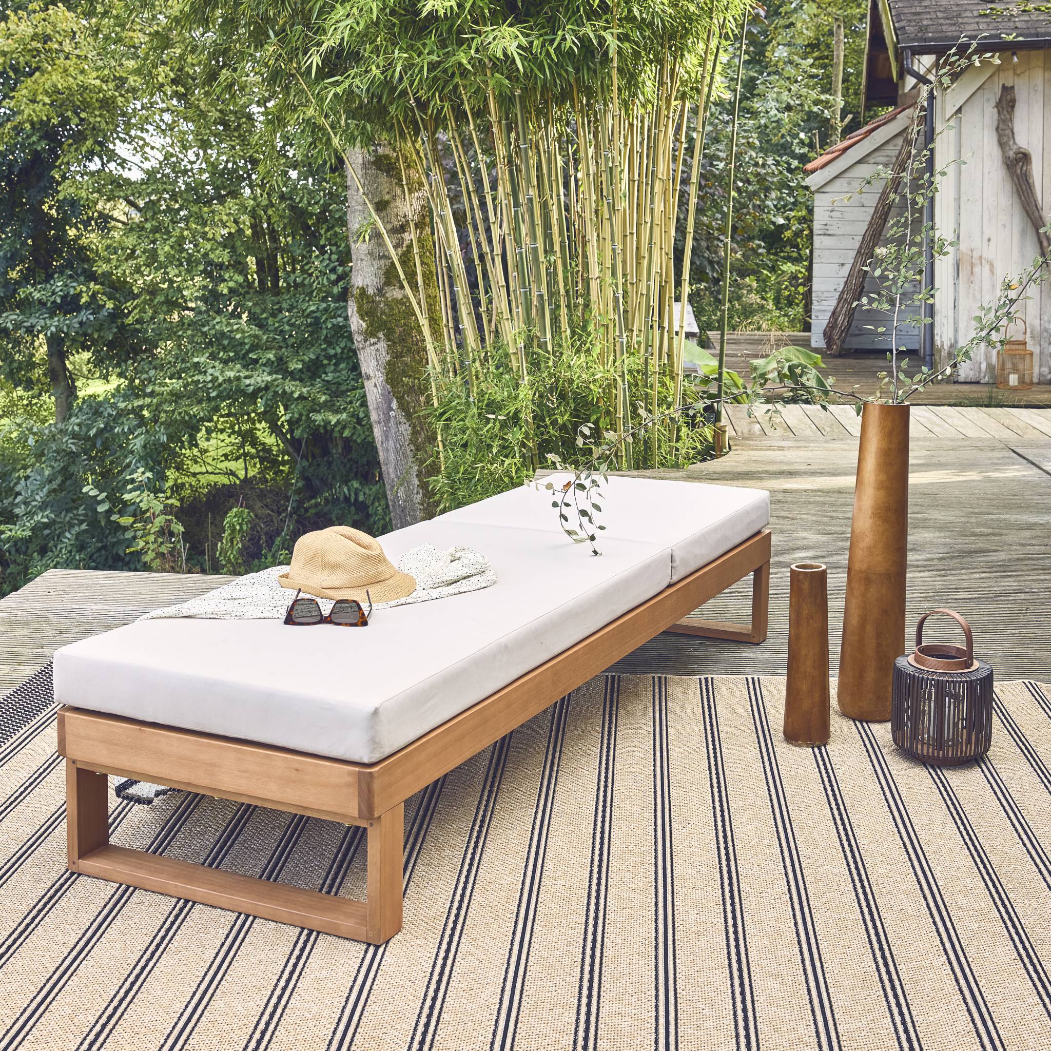 Bain de soleil en bois d'eucalyptus PAMPLONA. multi positions. toile en polyester beige. 204 x 63 x 11.5 cm